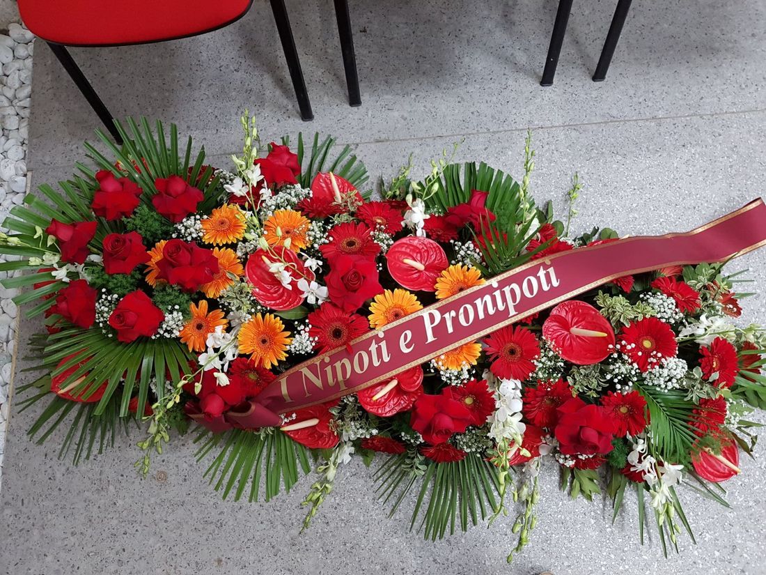 composizione floreale per rito funebre