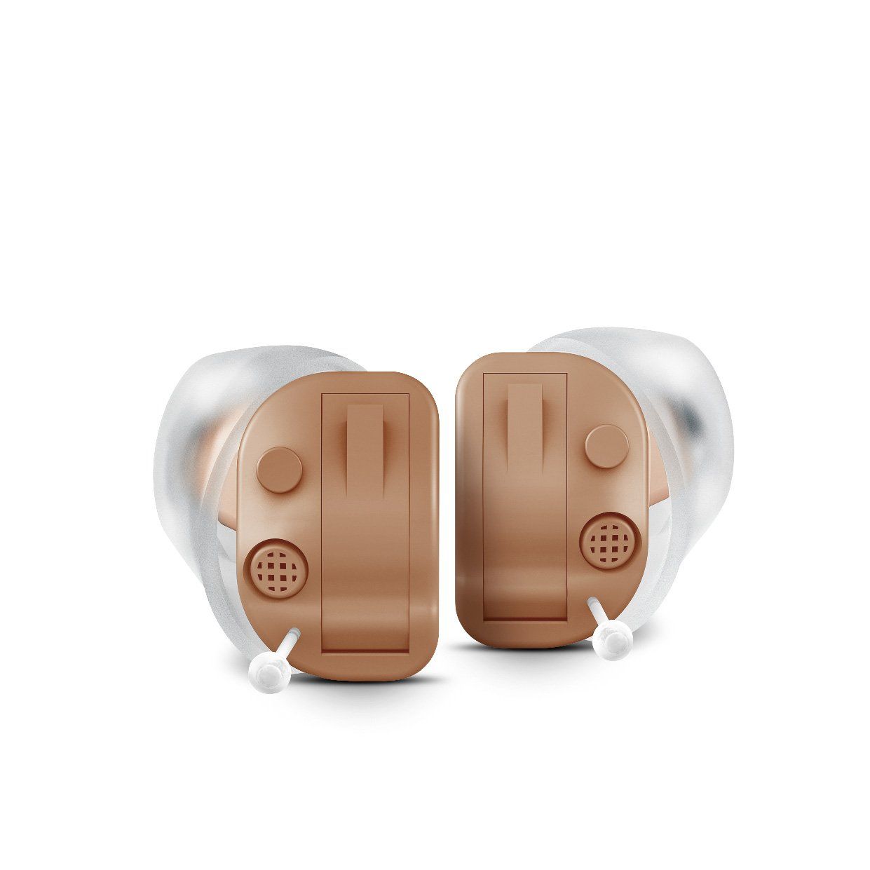 Dos audífonos color beige con moldes auditivos transparentes, mostrados uno al lado del otro sobre un fondo blanco.