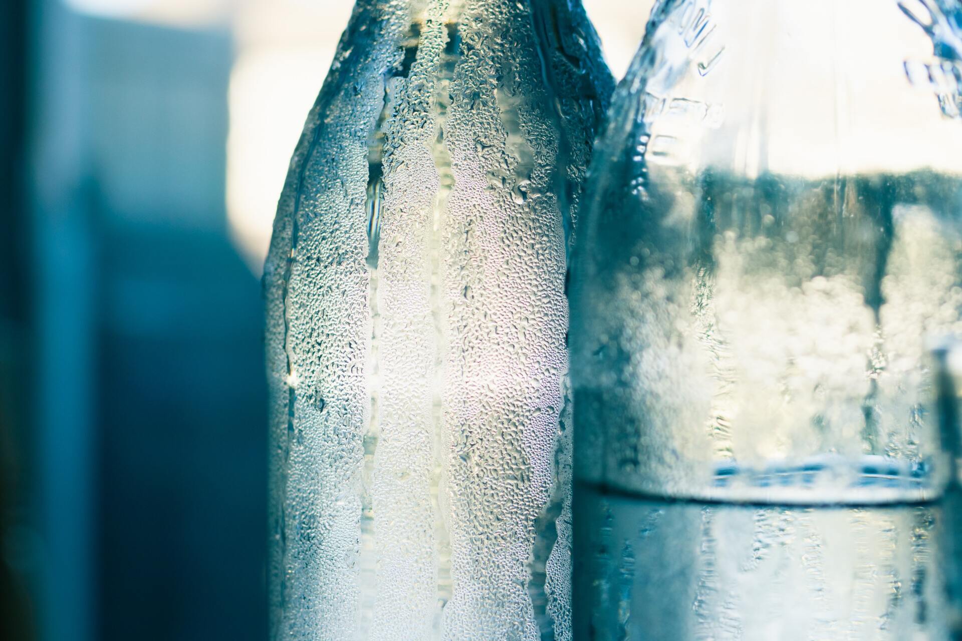 Bouteilles d'eau en verre