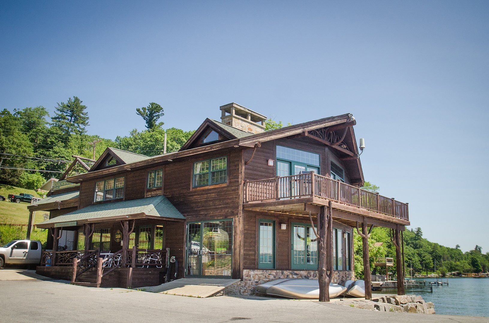 dockside-landing-marina-condo-rental-lake-george-outside