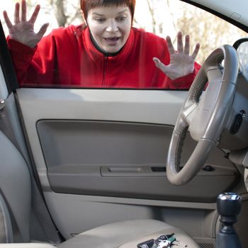 Woman locks his keys in car - locksmith in Greenville, North Carolina