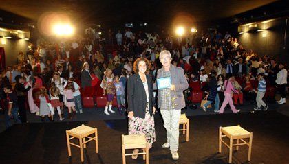 pubblico di un teatro durante una performance