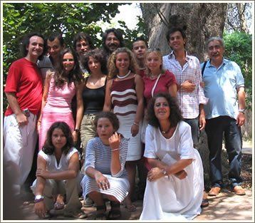 foto di gruppo di alcuni attori di teatro