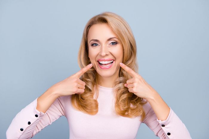 Sorriso regolare e sano