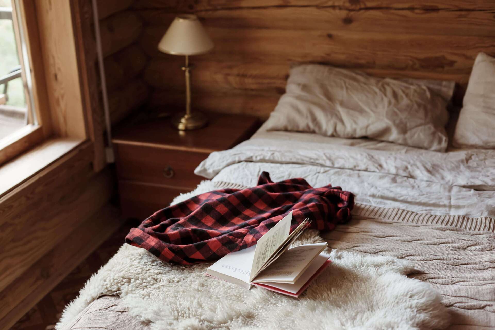 armadi e librerie in legno massello