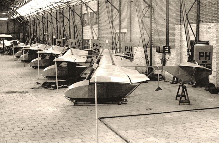 ESG-zweefvliegtuigproductie bij Fokker. ESG-zweefvliegtuigproductie bij Fokker.