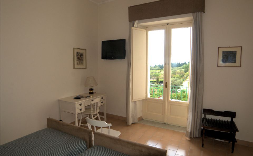 Hotelzimmer mit Fernseher