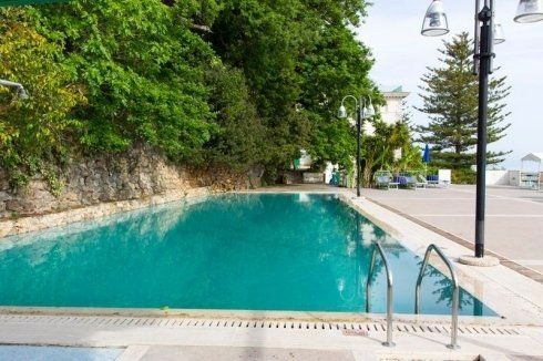 residence with pool