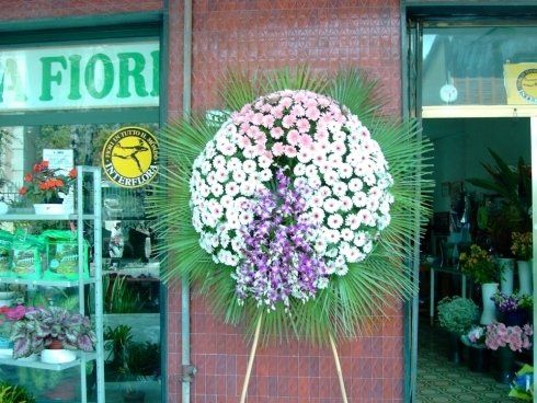 allestimento floreale per cerimonia funebre