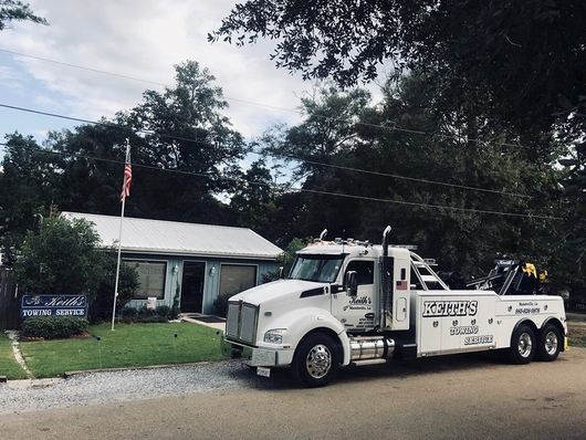 Emergency Towing Service — Company Towing Truck in Mandeville, LA Emergency Towing Service — Company Towing Truck in Mandeville, LA