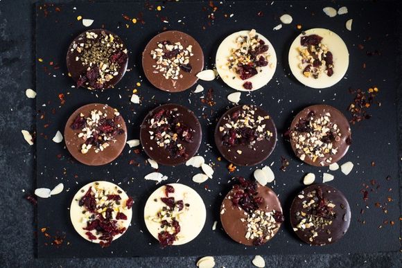 dolcetti con diversi tipi di cioccolato