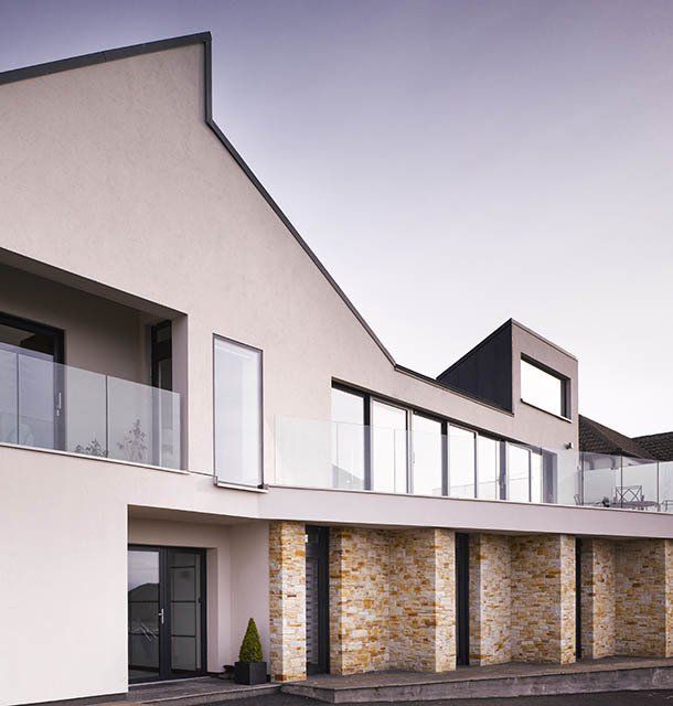 Designed to take full advantage of this fantastic site and views over Howth harbour and towards Ireland’s Eye and Lambay.