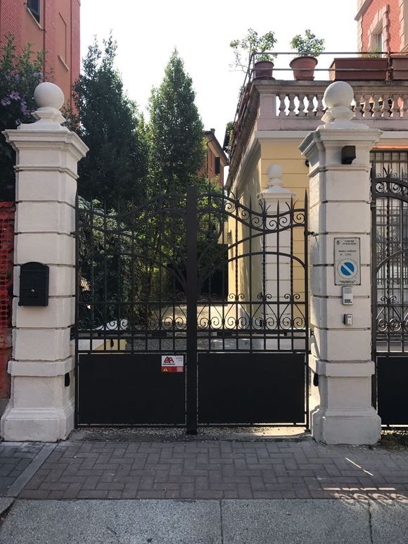 cancello nero