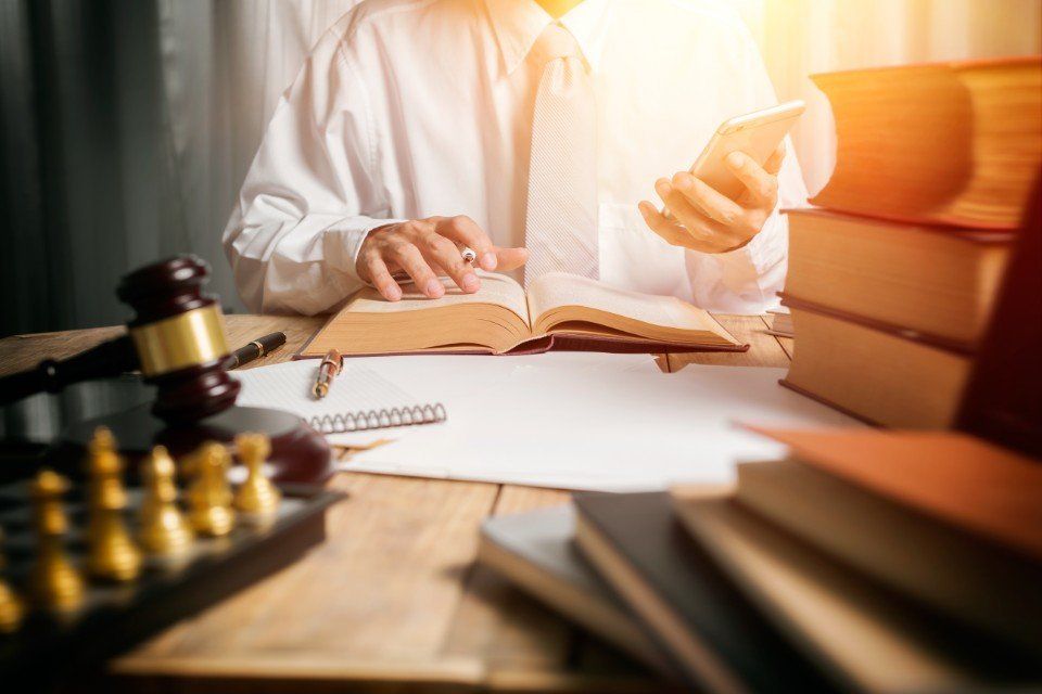 Avvocato durante una consulenza legale