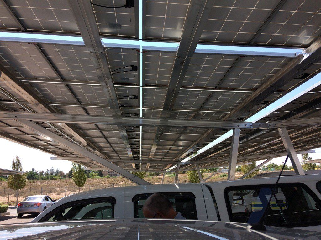Parkeren onder zonnepanelen Parkeren onder zonnepanelen Upington