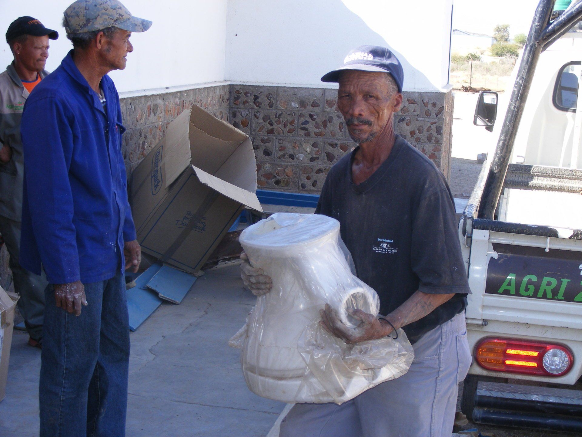 Bouw meisjes toiletten Friersdale