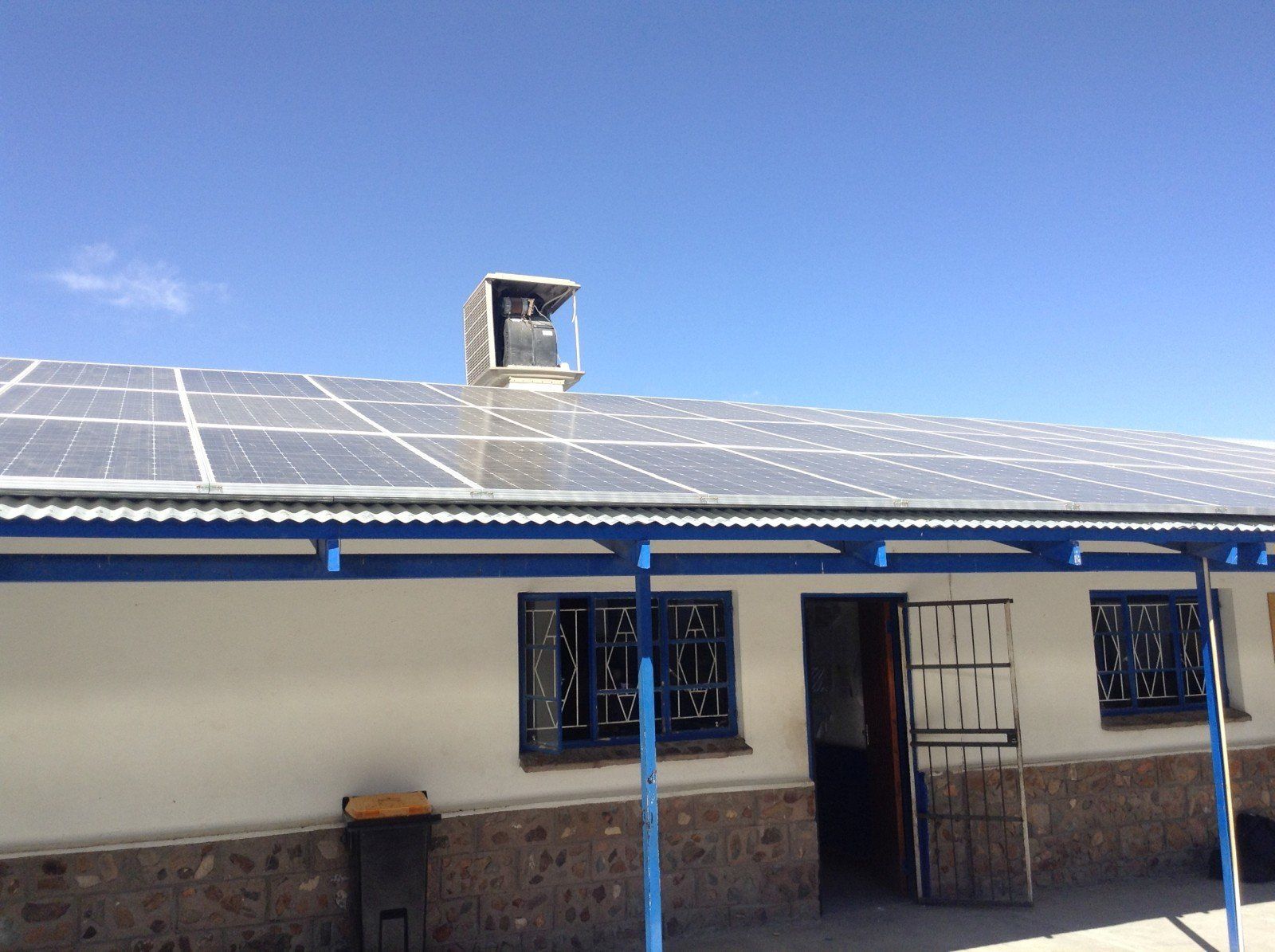 2019 Zonnepanelen voor school en Koshuis Friersdale