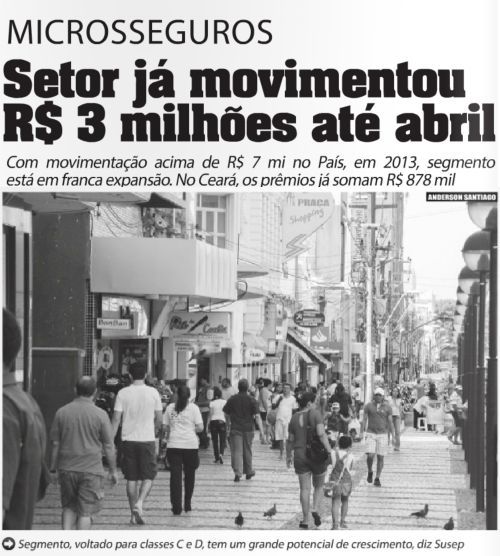 Uma foto em preto e branco de pessoas caminhando por uma rua intitulada microseguros