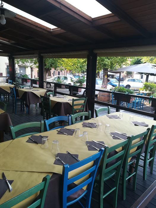 tavolo locale per comitiva