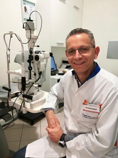 Tecnico di laboratorio di un centro di ottica