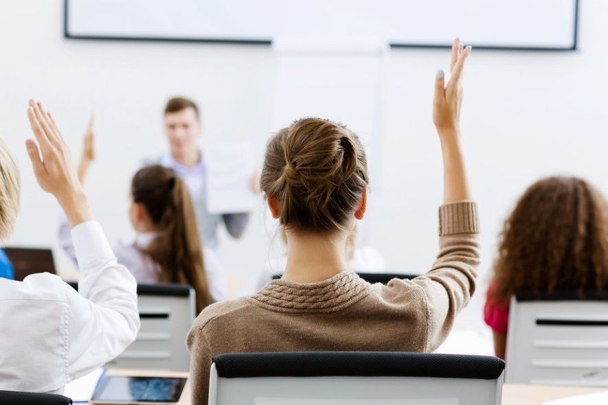studentessa a lezione d'inglese
