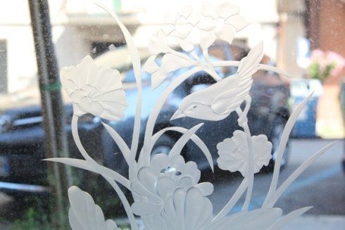 Vetro artistico con forme interne a foglia