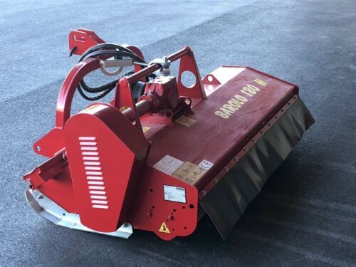 Eine rote Maschine mit dem Wort „Barra“ darauf