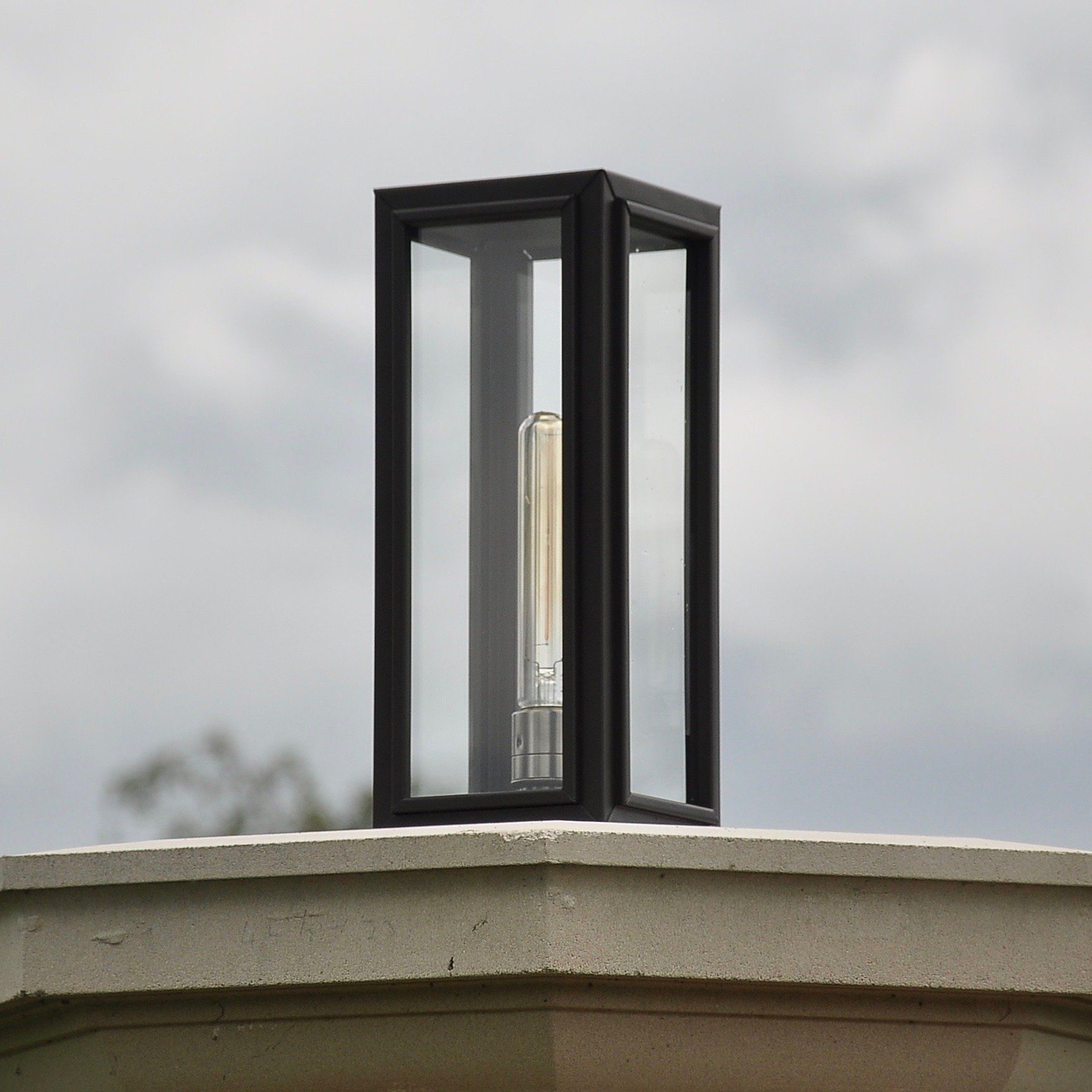 Windsor Pier Light Medium in Antique Black