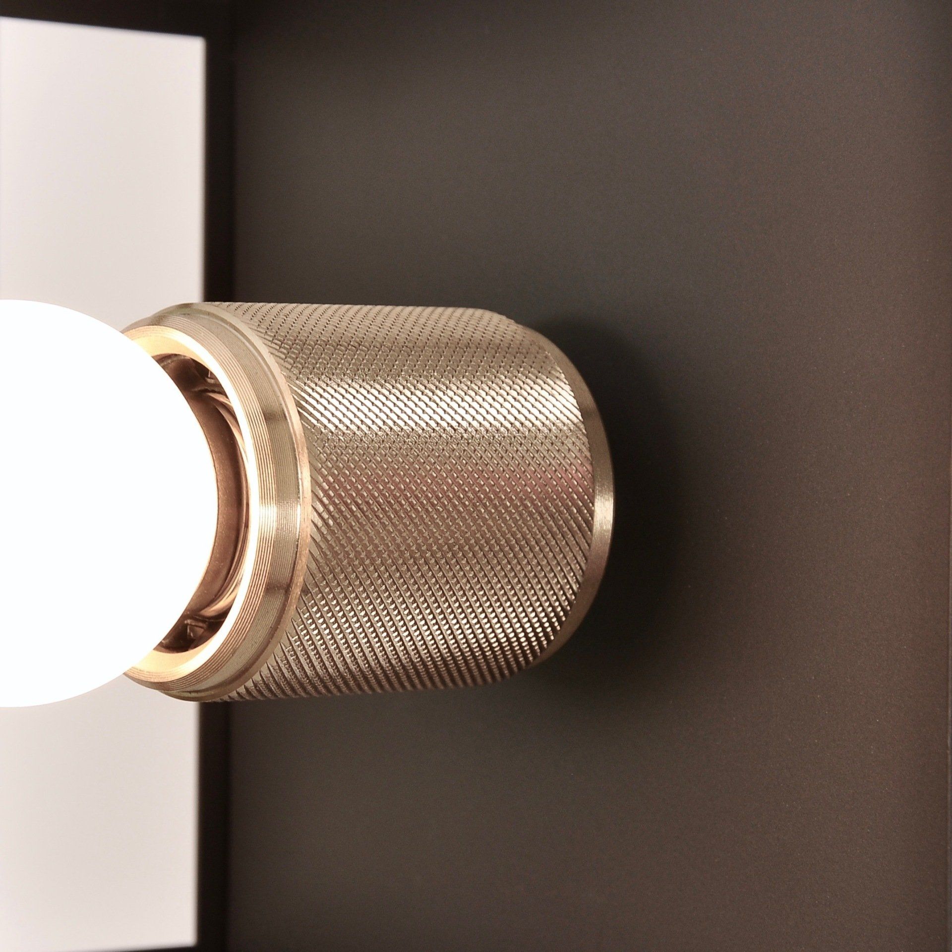 E27 Knurled Brass Lamp Holder