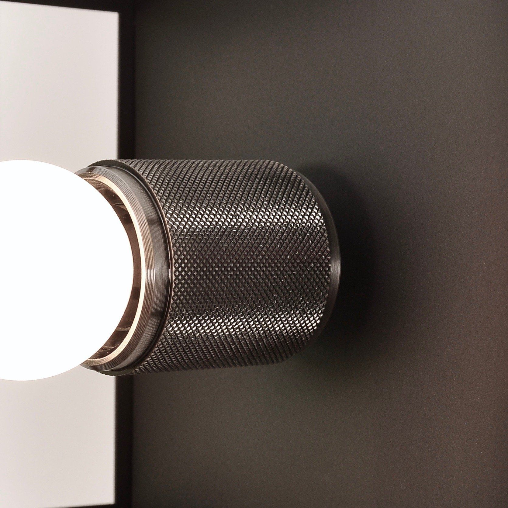 E27 Knurled Gunmetal Lamp Holder
