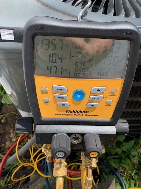 A digital display shows the temperature of the air conditioner