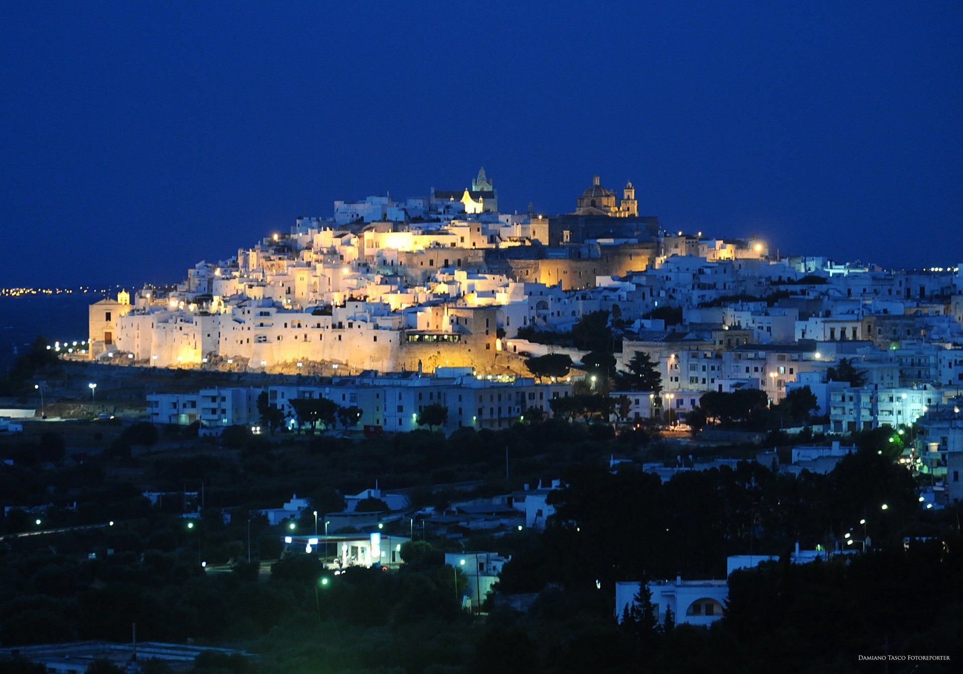 Ostuni di notte