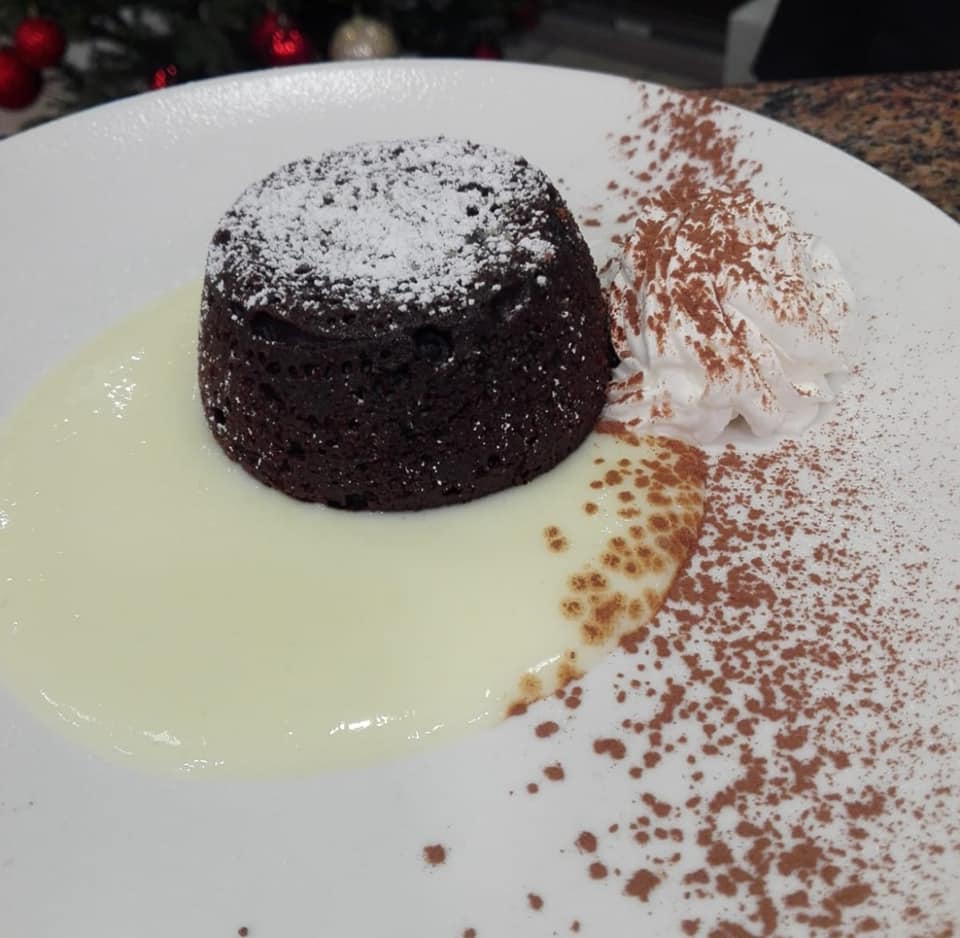 dessert al cioccolato con crema di vaniglia