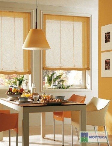 sala da pranzo con tenda pieghevole