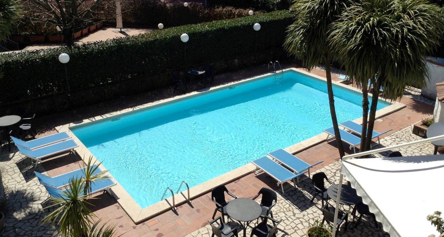 piscina vista dall'alto
