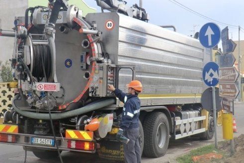 Camion per lo spurgo di fognature