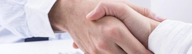 Stretta di mano