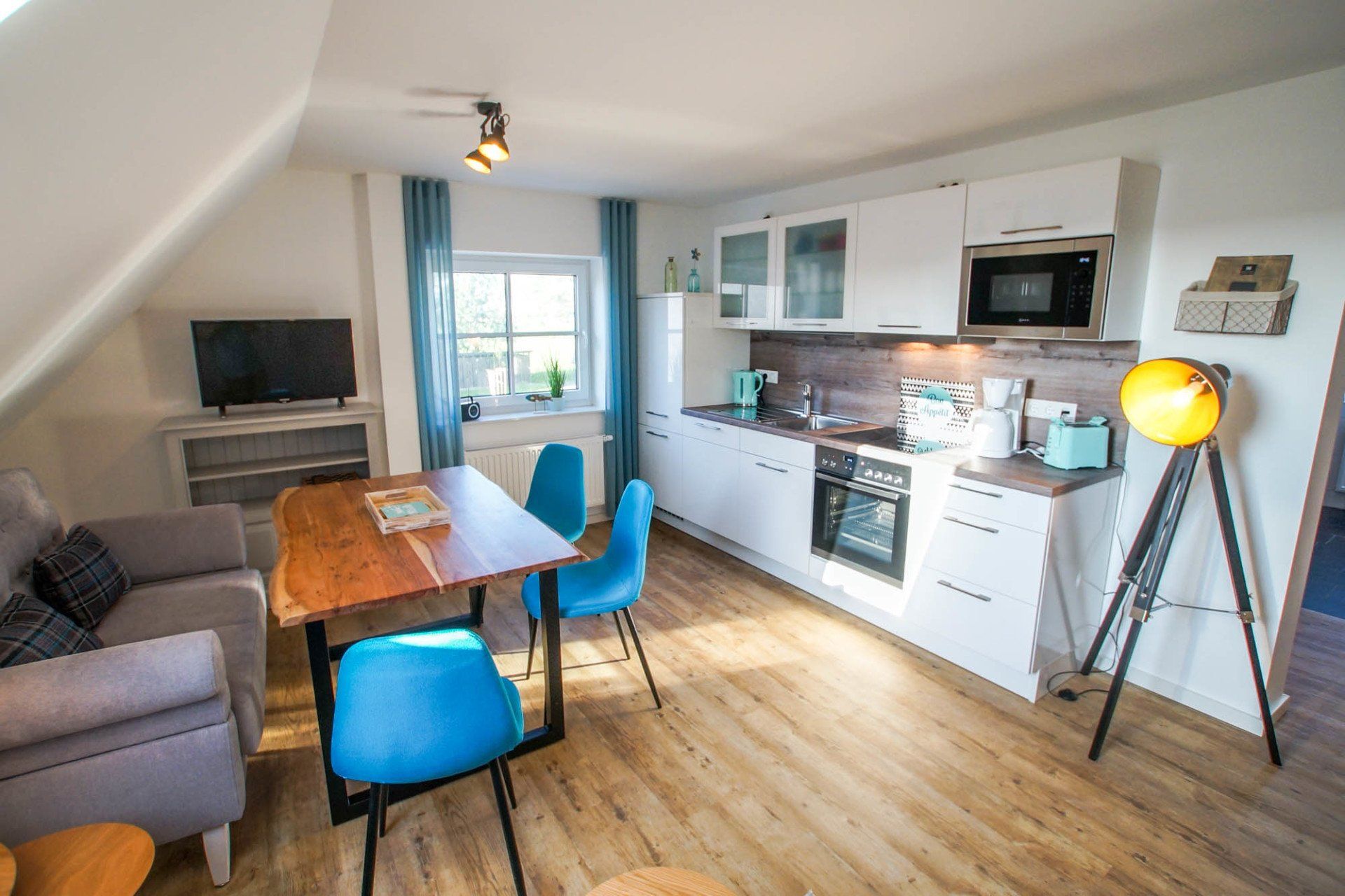Esszimmer und Küche in Ferienwohnung 9.