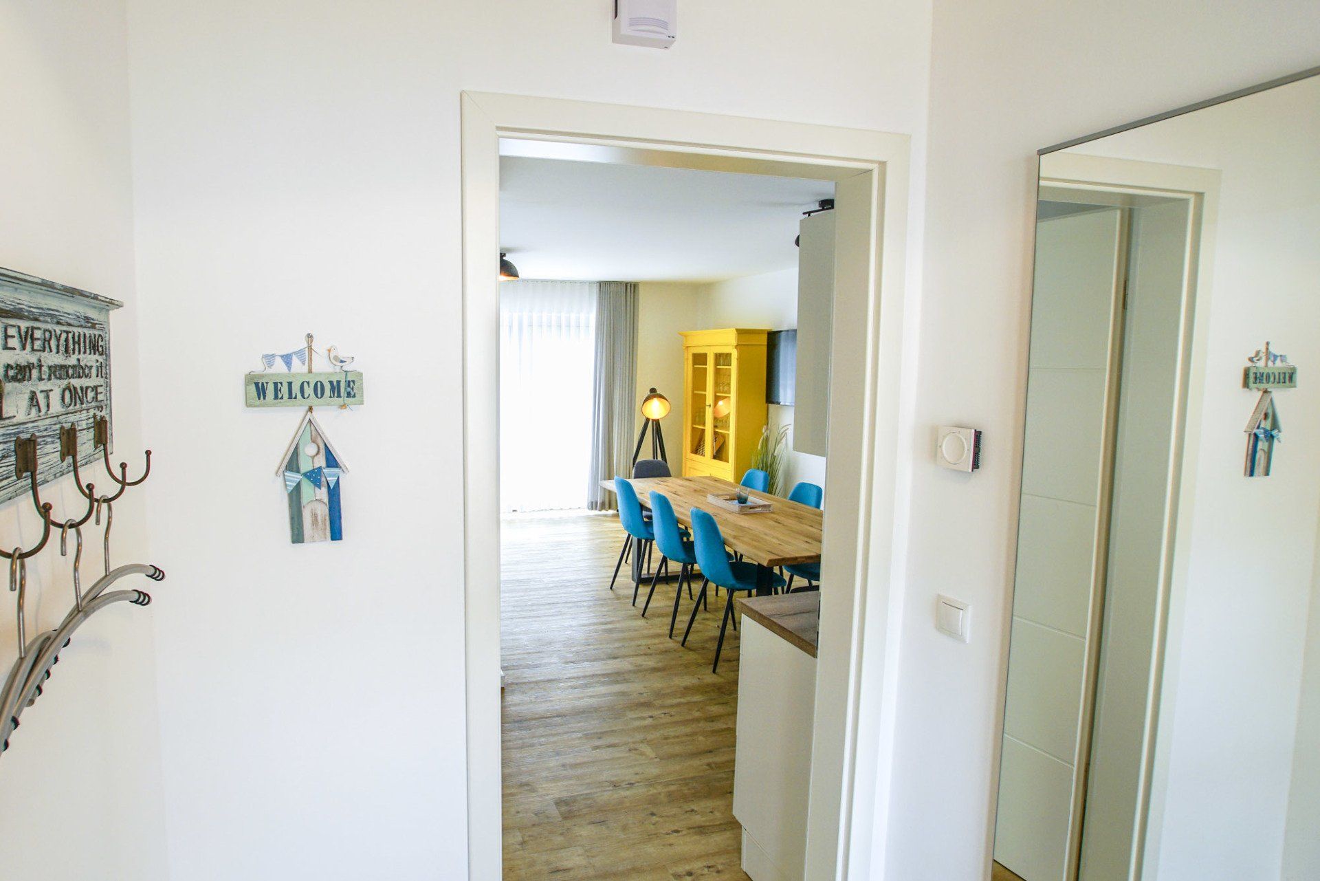 Flur mit Blick in Wohn- und Essbereich in Ferienhaus 15.