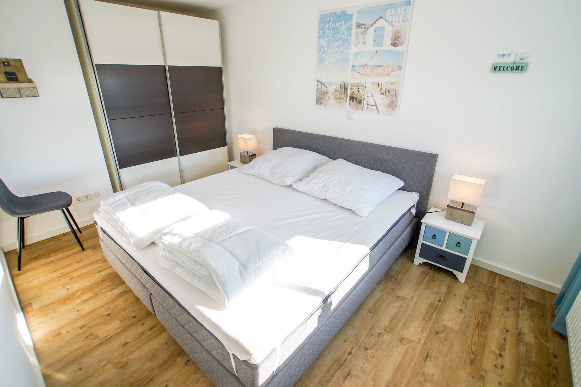 Schlafzimmer in Ferienwohnung 8 (weitere Ansicht).