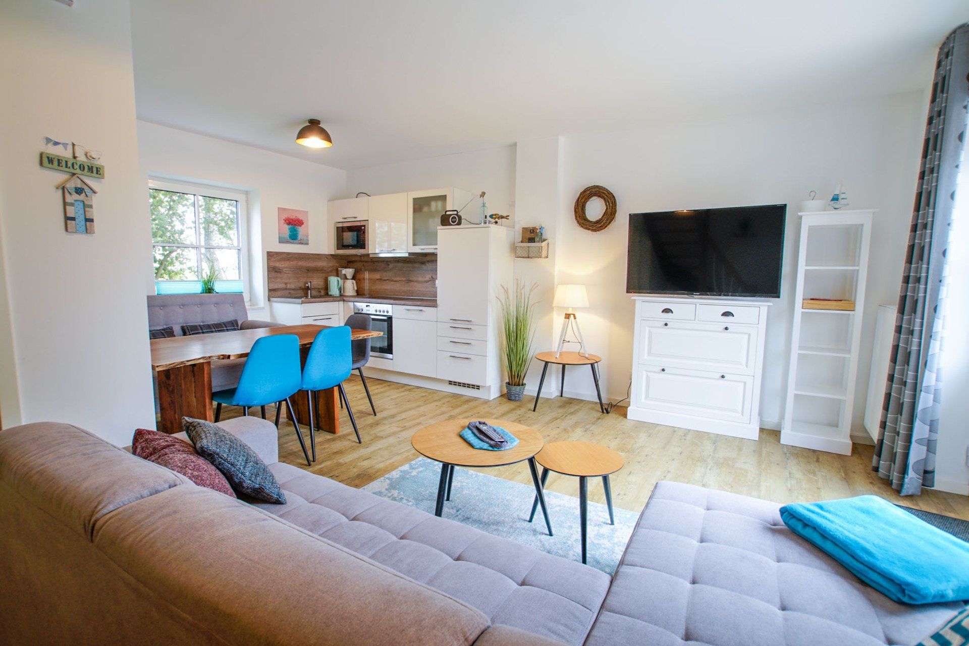 Wohn-/Essbereich mit Küche in Ferienappartement 10 (zweite Ansicht).