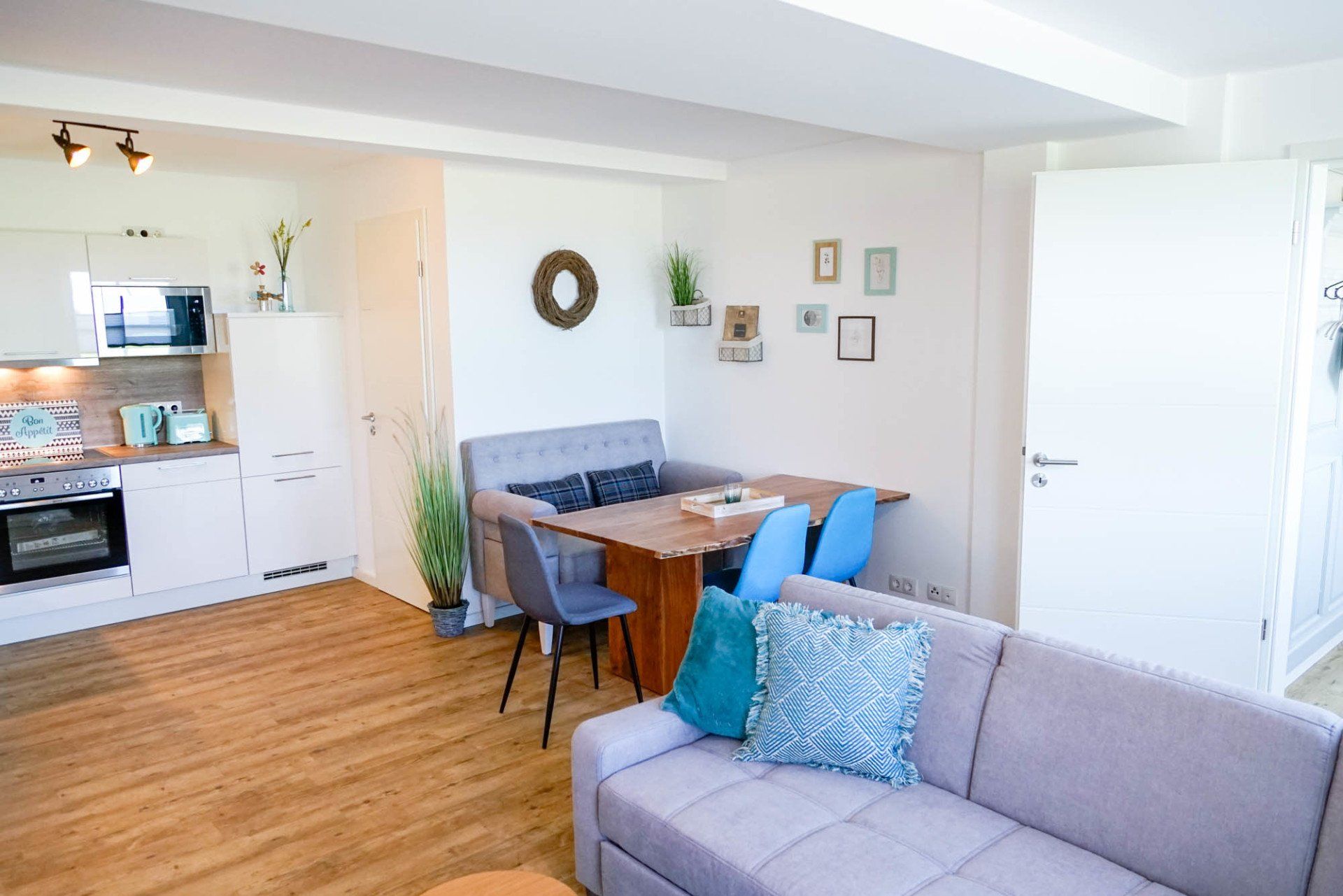Wohn-/Essbereich mit Küche in Ferienwohnung 3