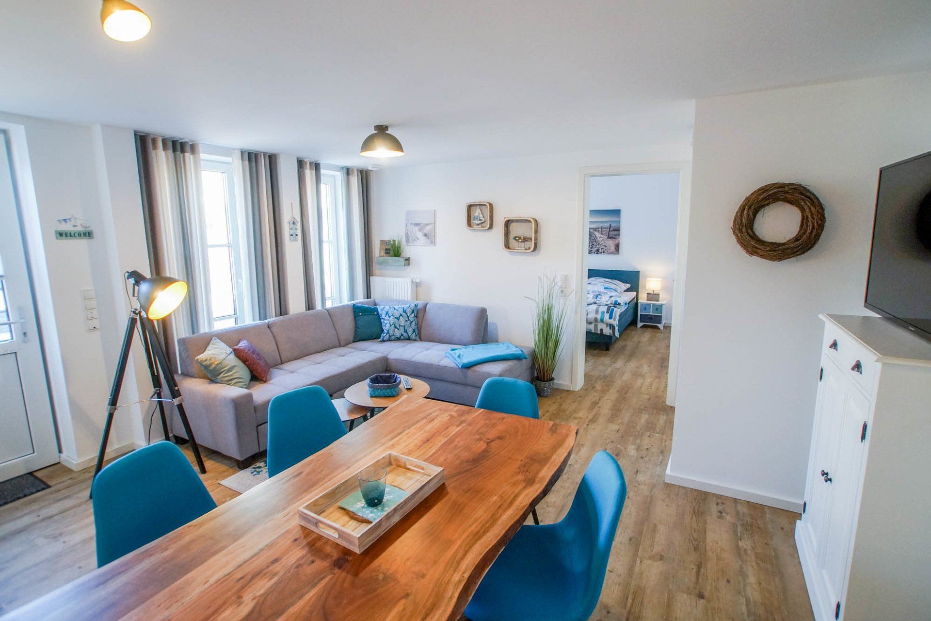 Wohn- und Essbereich in Ferienwohnung 5 (zweite Ansicht).