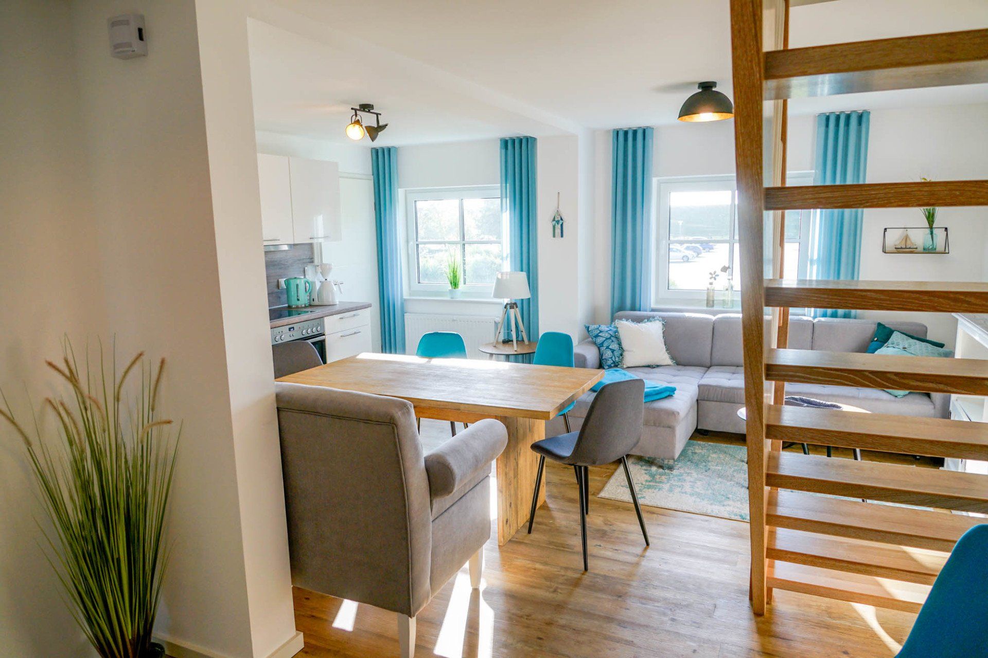 Wohn- und Essbereich in Ferienwohnung 8 (zweite Ansicht).