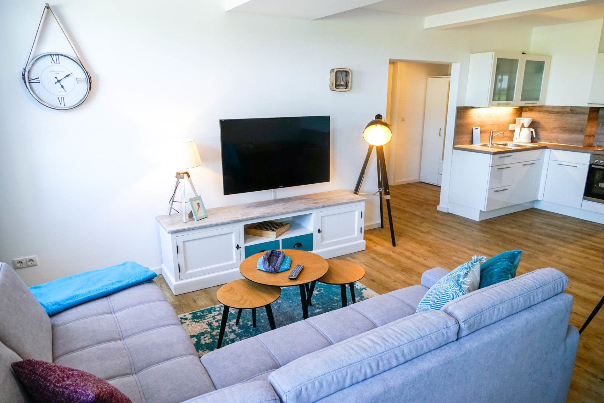 Ferienwohnung 3 Inneneinrichtung und Terrasse