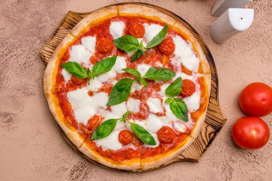 pizze cotte nel forno a legna