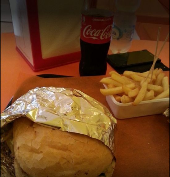 hamburger e patatine fritte