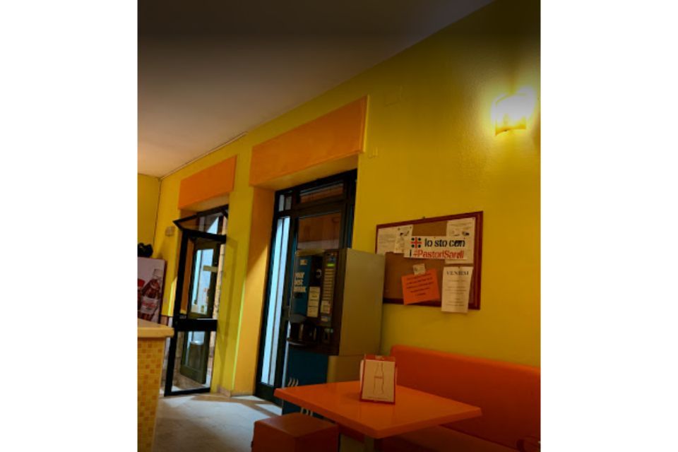 sala di pizzeria e gastronomia da asporto