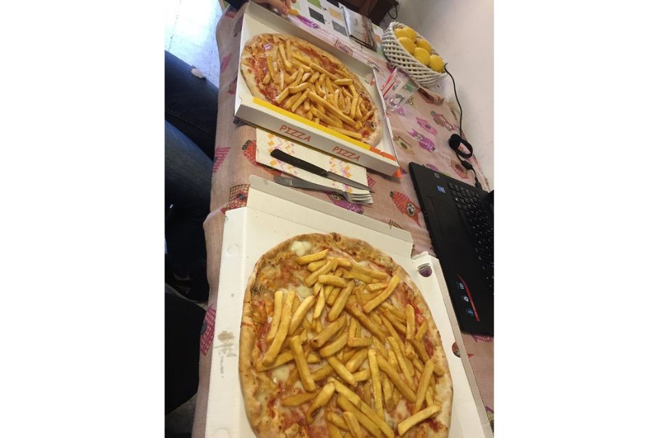pizze con patatine fritte