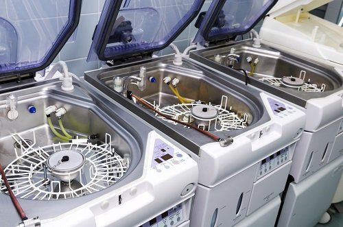 macchinari per la sterilizzazione degli strumenti dentistici
